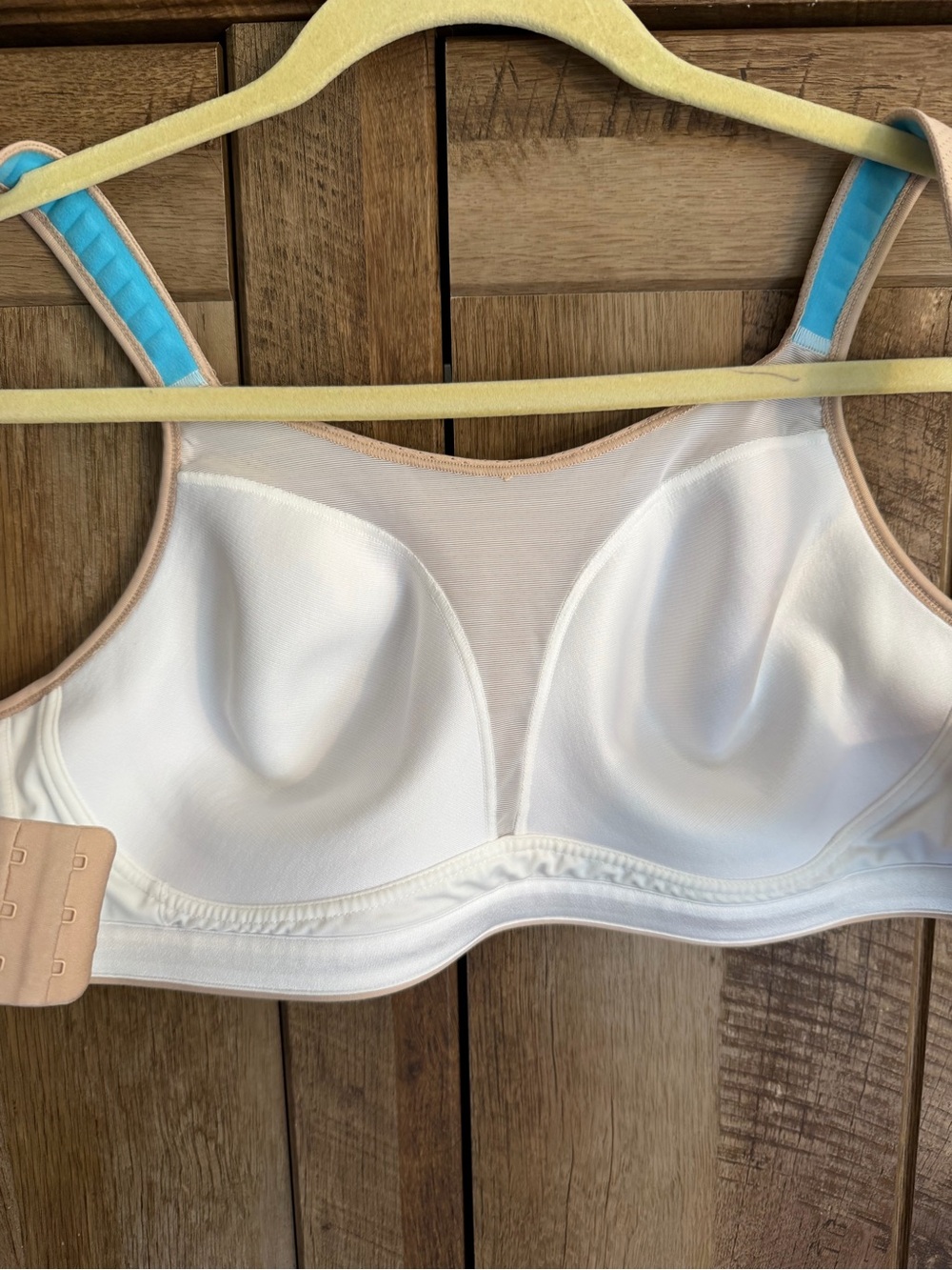 Champion Light Beige Sports Bra with Blue Lining - High support 36 DD - Picture 3 of 6